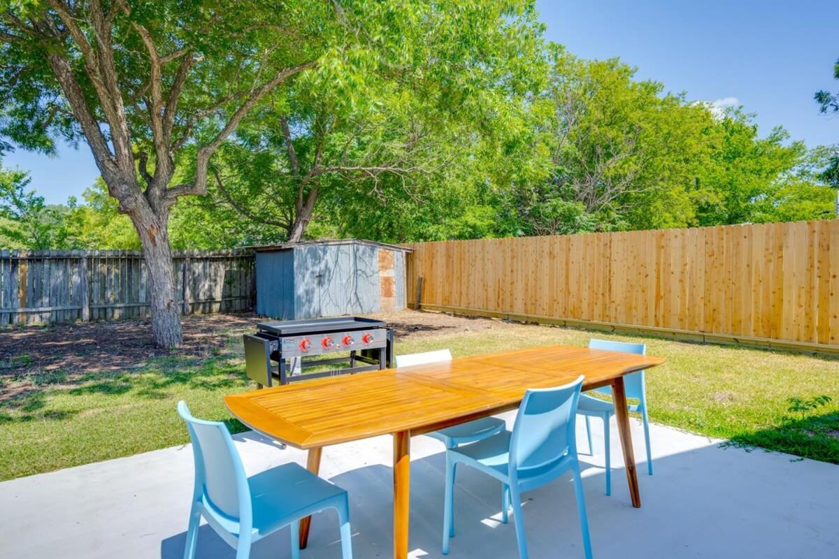 2 Kings Hot Tub Modern Cottage Hill Country Blanco Экстерьер фото